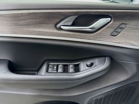 New 2025 Jeep Grand Cherokee Limited w/ Black Appearance Package image 18