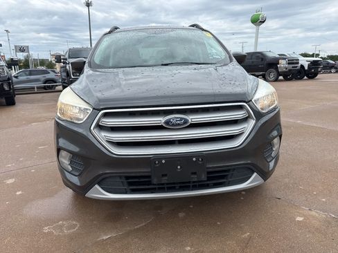 Used 2018 Ford Escape SE w/ SE Sync 3 Package FWD image 2