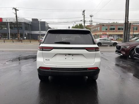 Used 2022 Jeep Grand Cherokee Altitude AWD/4WD image 7