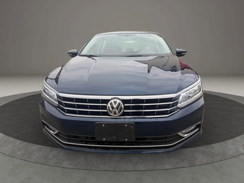 Used 2018 Volkswagen Passat 2.0T SE image 2