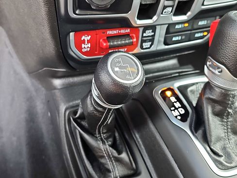 Used 2025 Jeep Wrangler Unlimited Rubicon image 23