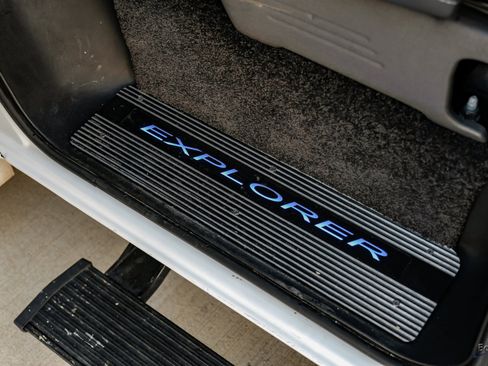 Used 2023 Chevrolet Express 2500 image 41