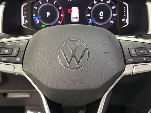 Used 2023 Volkswagen Atlas SE w/ Panoramic Sunroof Package image 17