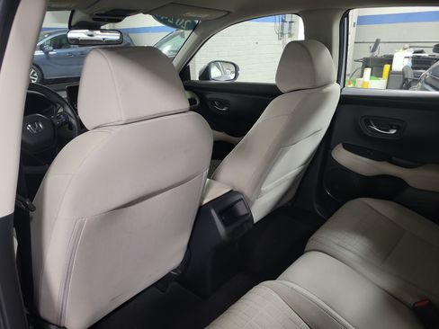 Certified 2024 Honda HR-V LX image 9
