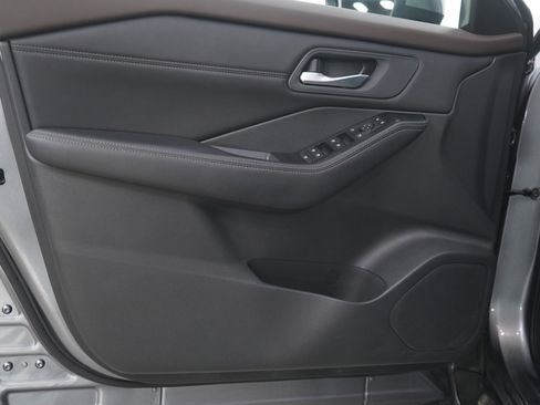 Used 2023 Nissan Rogue SV w/ SV Premium Package image 18