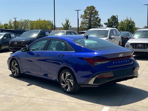 Used 2025 Hyundai Elantra Limited FWD image 10