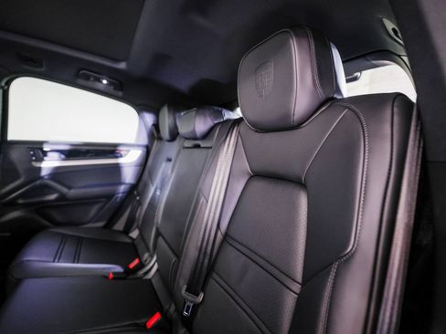 Certified 2026 Porsche Cayenne Coupe AWD/4WD image 24