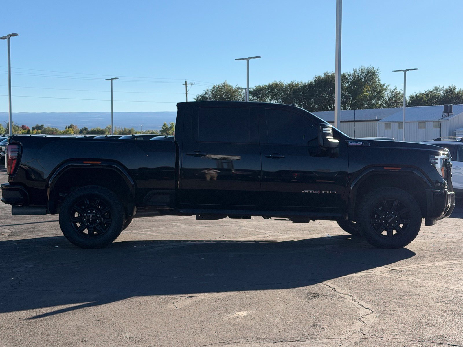 Used 2024 GMC Sierra 2500 AT4 w/ Technology Package AWD/4WD image 9