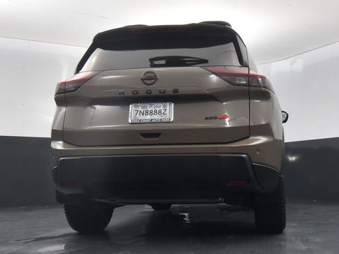 Certified 2025 Nissan Rogue SV image 30