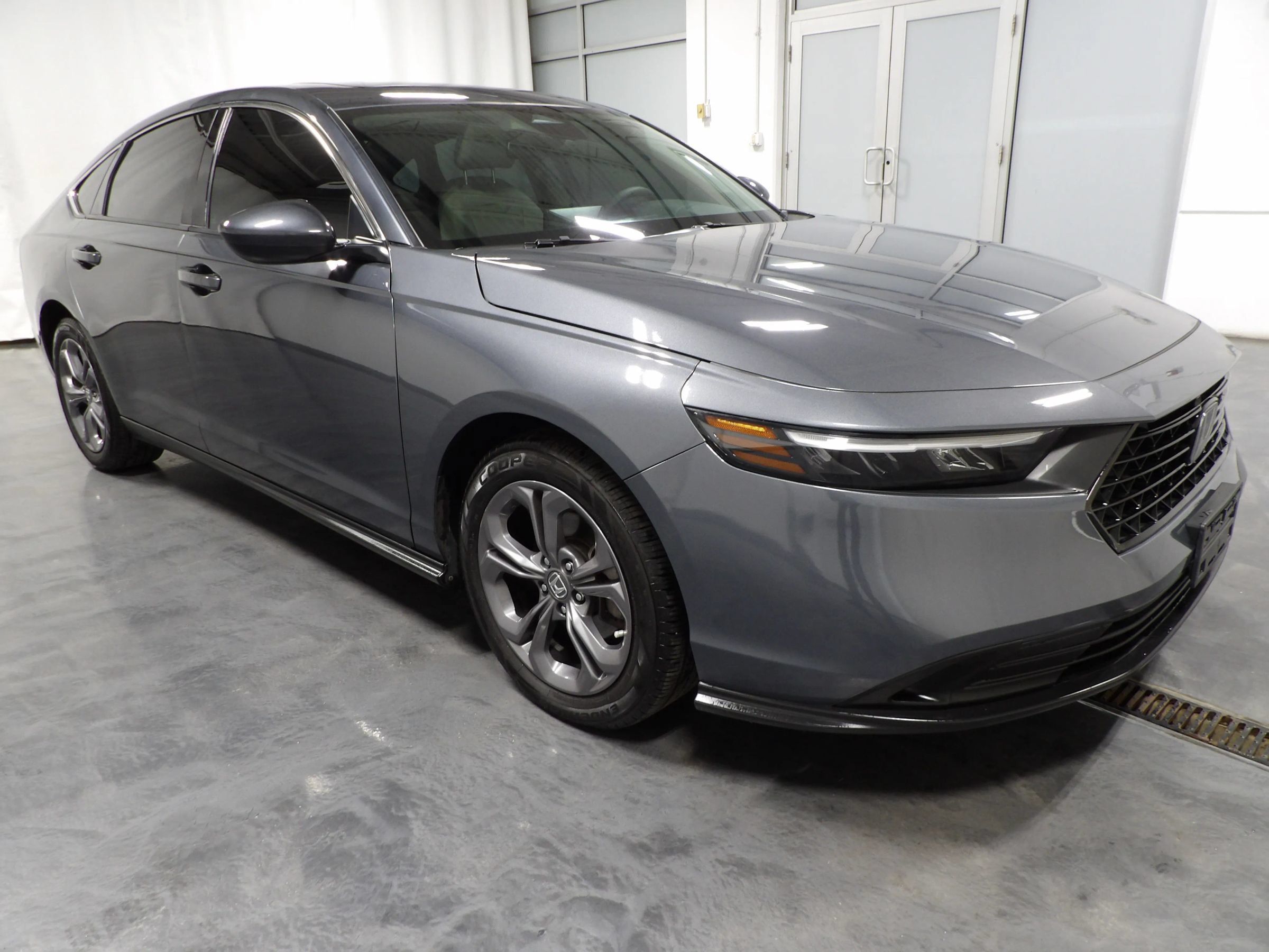 Used 2023 Honda Accord EX image 2