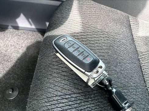 Certified 2025 Nissan Rogue SV FWD image 14