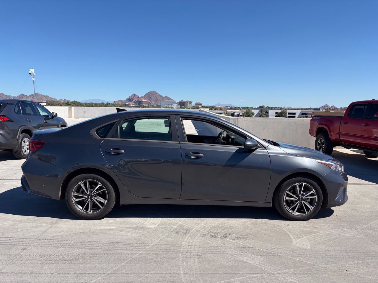 Used 2022 Kia Forte LXS FWD image 3