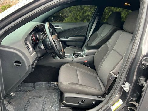 Used 2020 Dodge Charger SXT w/ Driver Convenience Group image 9