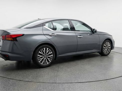 Used 2025 Nissan Altima 2.5 SV image 9