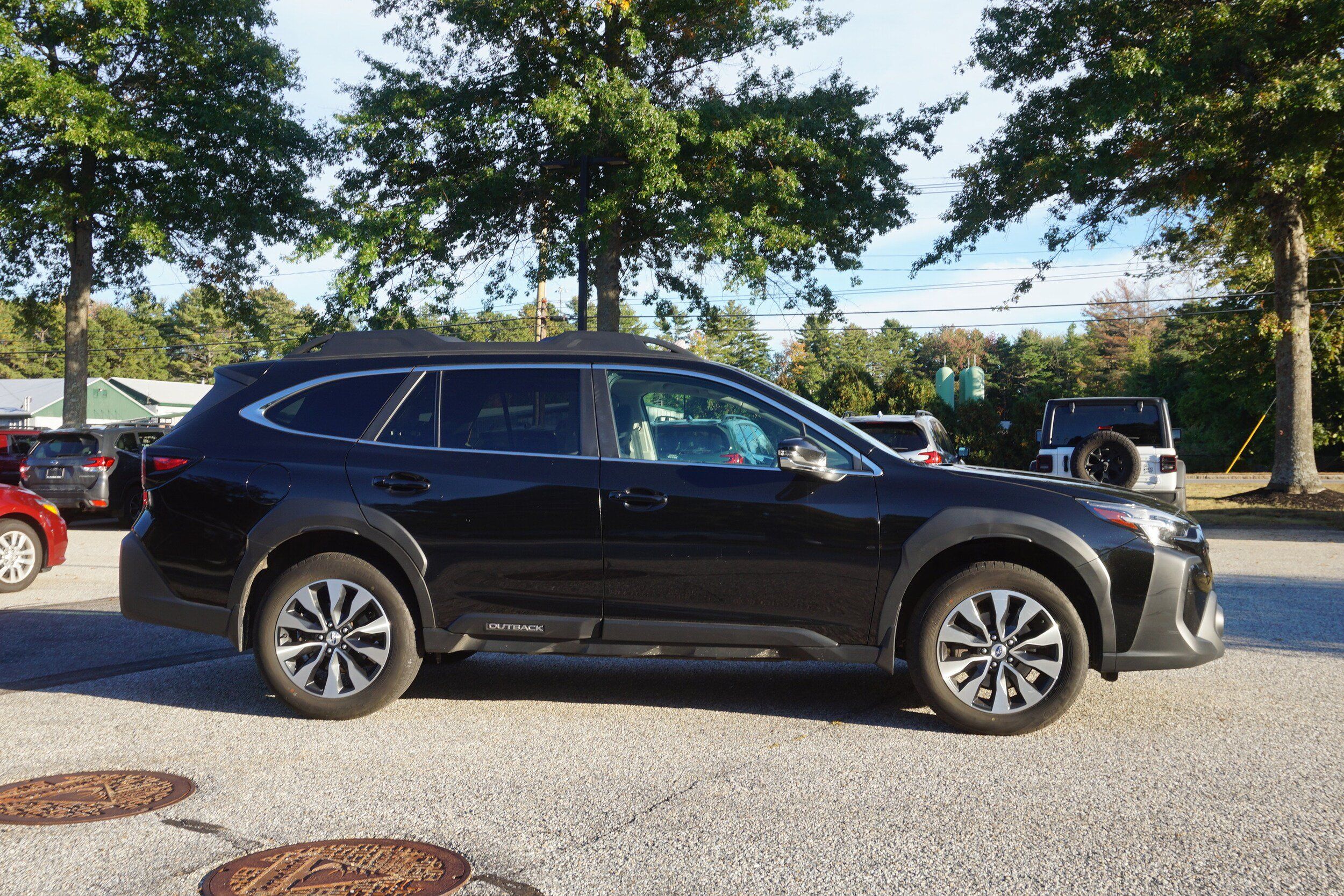 Used 2025 Subaru Outback Limited AWD/4WD image 4
