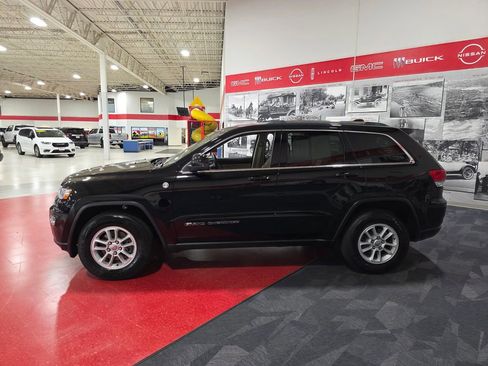 Used 2019 Jeep Grand Cherokee Laredo AWD/4WD image 7