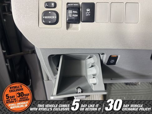 Used 2014 Toyota Sienna XLE image 31