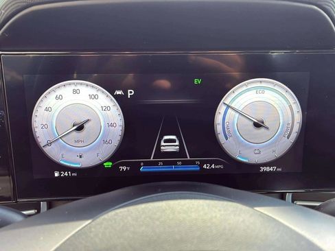 Used 2023 Hyundai Elantra Limited image 37