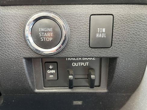 Used 2020 Toyota Tundra Platinum image 25