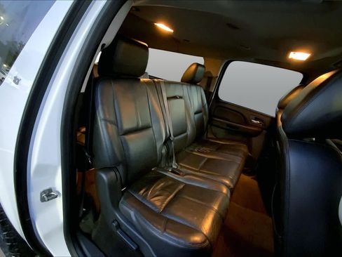 Used 2013 Chevrolet Suburban LT w/ Luxury Package AWD/4WD image 18