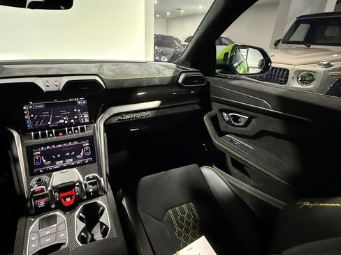 Used 2024 Lamborghini Urus Performante AWD/4WD image 47