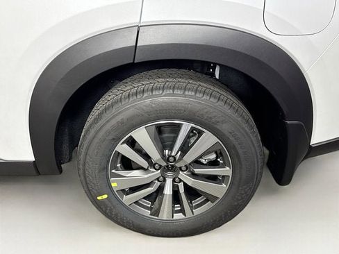 New 2025 Nissan Pathfinder SL w/ Black Appearance Package image 28