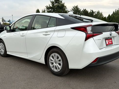 Used 2022 Toyota Prius LE FWD image 3