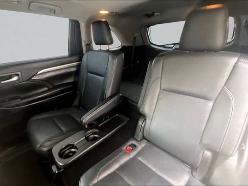 Certified 2018 Toyota Highlander Limited Platinum image 22