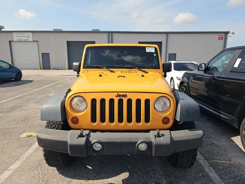 Used 2013 Jeep Wrangler Unlimited Rubicon w/ Connectivity Group AWD/4WD image 2