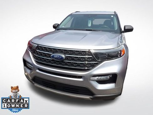 Used 2023 Ford Explorer XLT w/ Equipment Group 202A RWD image 3