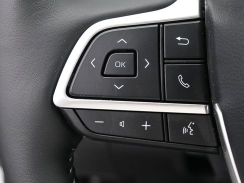 Used 2025 Toyota Highlander Platinum image 18