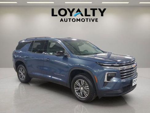 Used 2024 Chevrolet Traverse LT w/ Enhanced Driving Package image 7