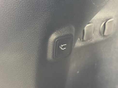 Used 2020 Jeep Cherokee Limited w/ Trailer Tow Group image 15