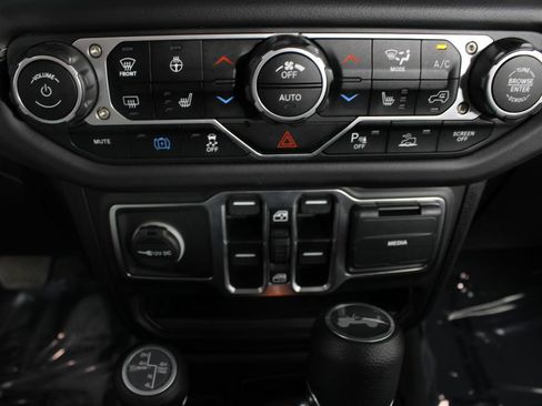 Used 2025 Jeep Wrangler Unlimited Sahara w/ Safety Group AWD/4WD image 6