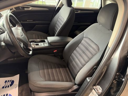 Used 2017 Ford Fusion SE image 19