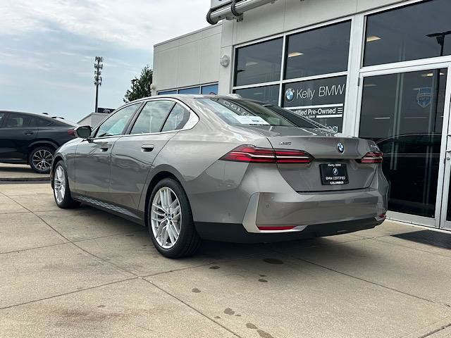 Used 2024 BMW 530i xDrive w/ Premium Package AWD/4WD image 6