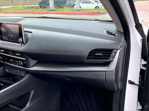 Certified 2024 Nissan Rogue SV w/ SV Premium Package image 17