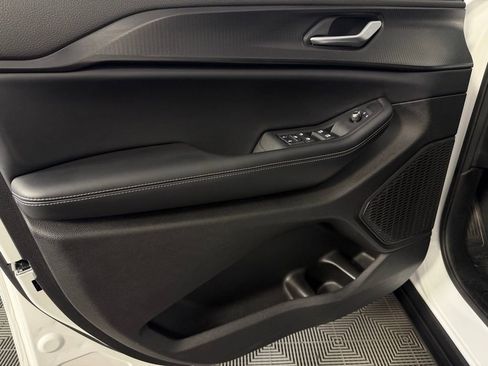 Certified 2025 Jeep Grand Cherokee Altitude image 24