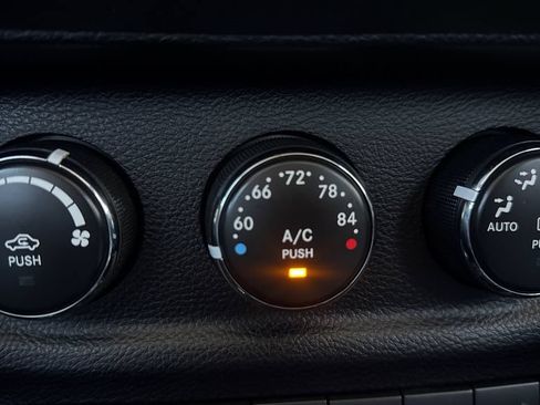 Used 2015 Jeep Wrangler Unlimited Sahara AWD/4WD image 28