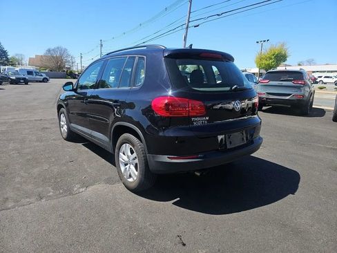 Used 2017 Volkswagen Tiguan S image 5