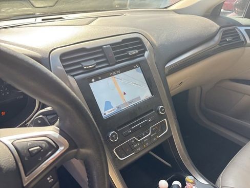 Used 2017 Ford Fusion SE w/ Fusion SE Technology Package image 16