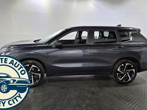 Used 2024 Mitsubishi Outlander SE image 4