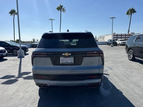 Used 2025 Chevrolet Traverse LT w/ Driver Confidence Package AWD/4WD image 6
