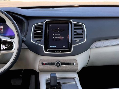 Used 2025 Volvo XC90 B6 Core w/ Climate Package image 9