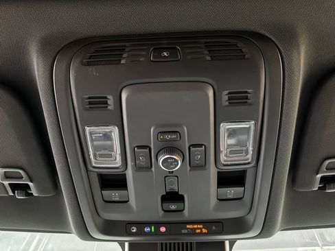 Used 2025 GMC Yukon AT4 w/ AT4 Premium Package AWD/4WD image 21