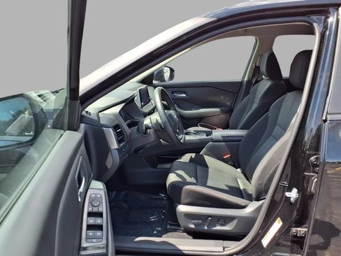 Used 2025 Nissan Rogue SV FWD image 21