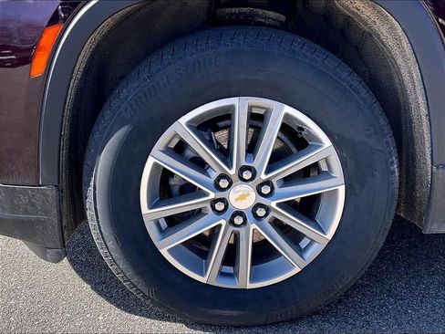 Used 2023 Chevrolet Traverse LT w/ Rear Camera Mirror Package image 7