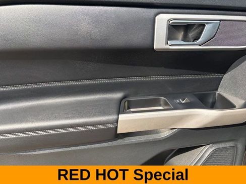 Used 2023 Ford Explorer XLT image 33