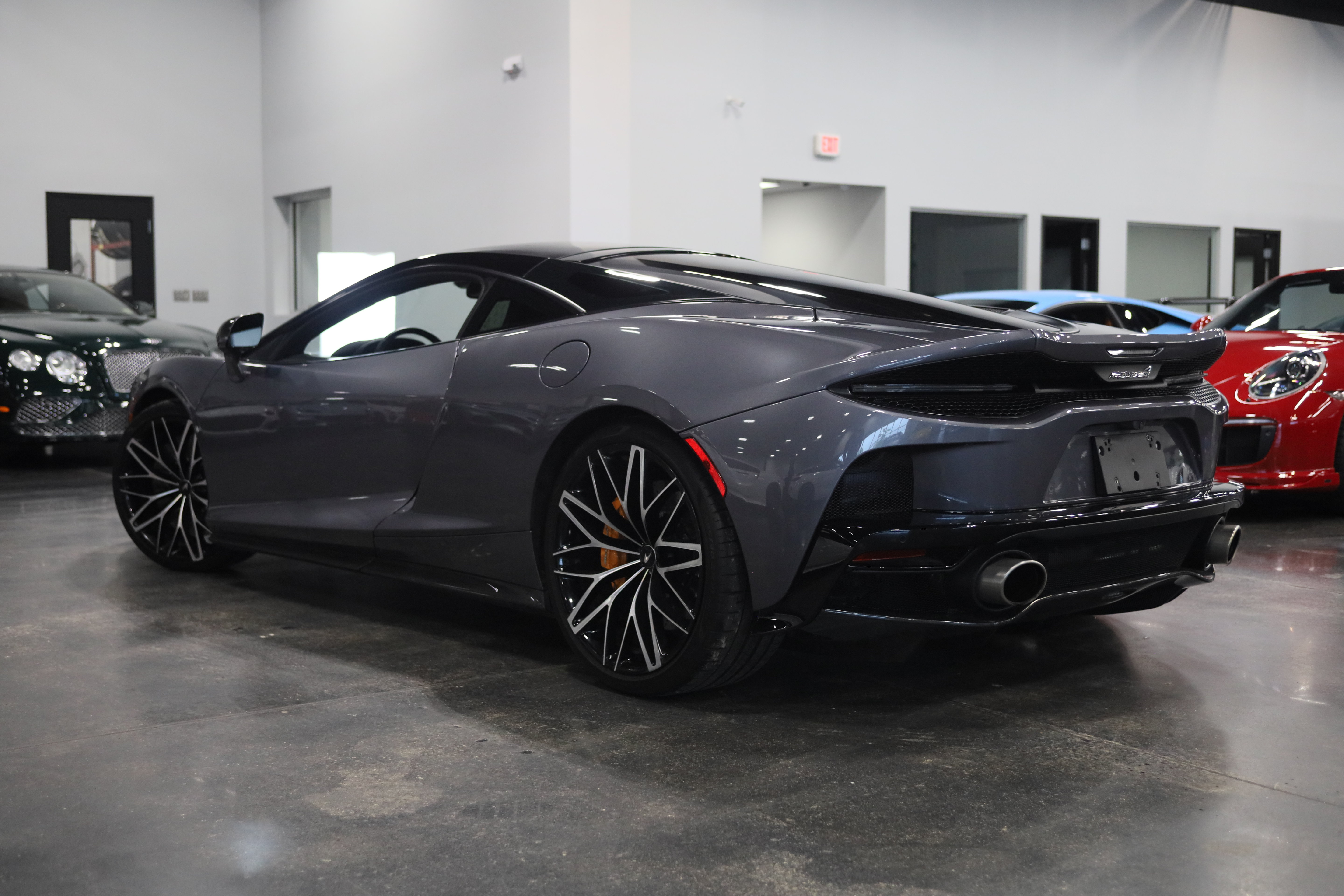 Used 2023 McLaren GT RWD image 5