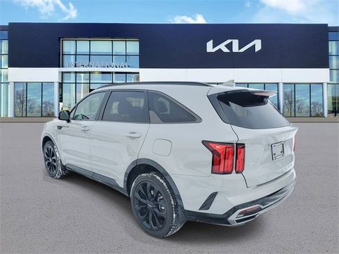 Certified 2022 Kia Sorento SX image 4